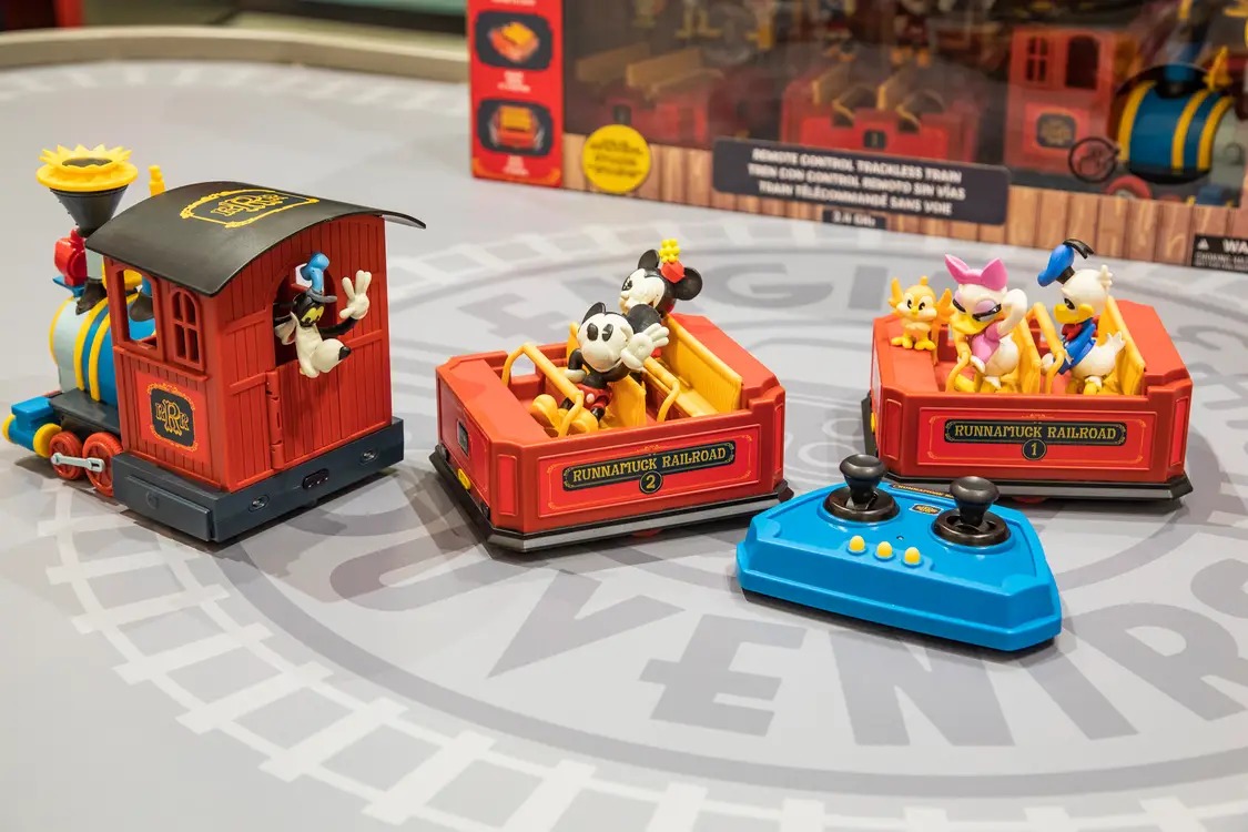 图10-Mickey & Minnie’s Runaway Railway Remote Control Trackless Train-迪士尼
